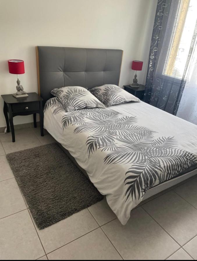 Studio A 300 M De La Gare De Mantes-La-Jolie Luaran gambar