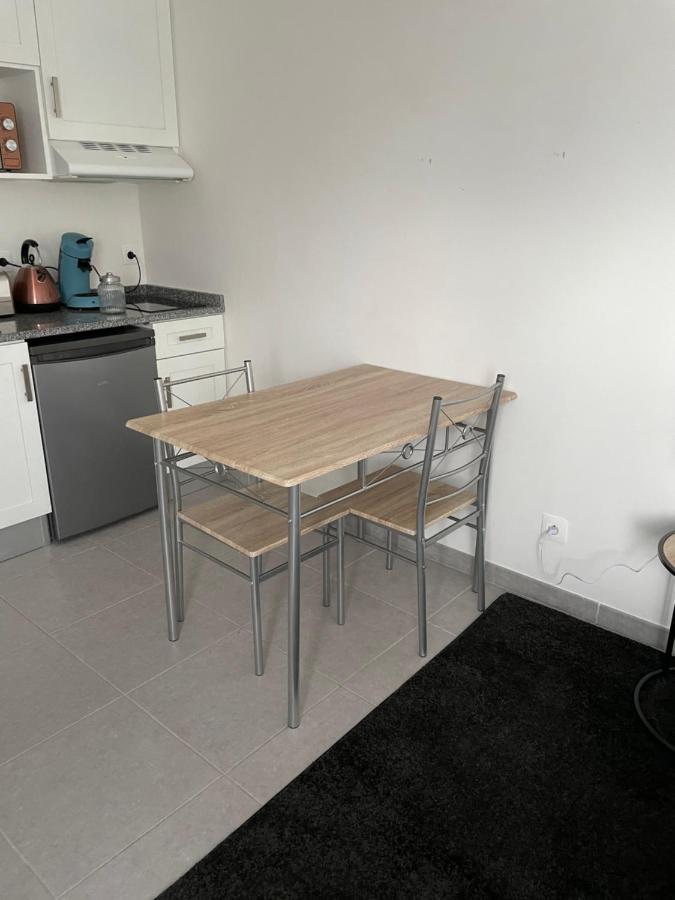 Studio A 300 M De La Gare De Mantes-La-Jolie Luaran gambar