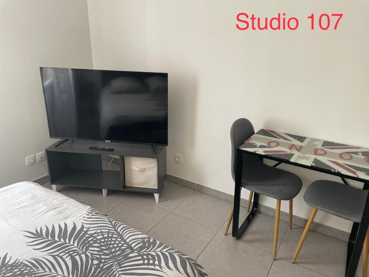 Studio A 300 M De La Gare De Mantes-La-Jolie Luaran gambar