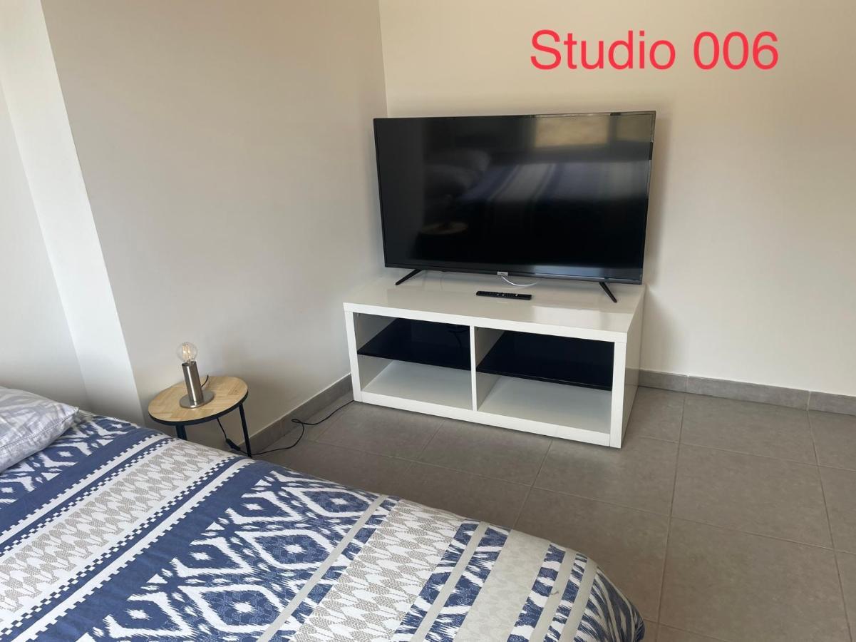Studio A 300 M De La Gare De Mantes-La-Jolie Luaran gambar