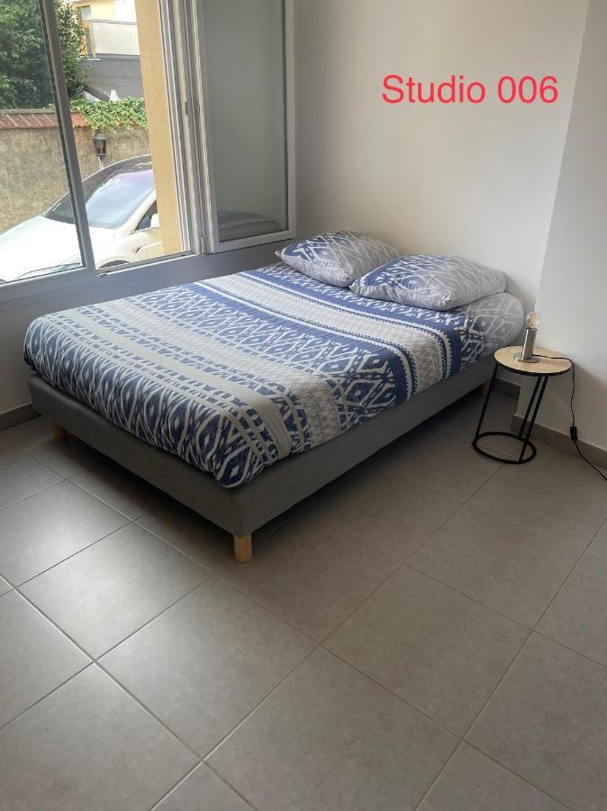 Studio A 300 M De La Gare De Mantes-La-Jolie Luaran gambar