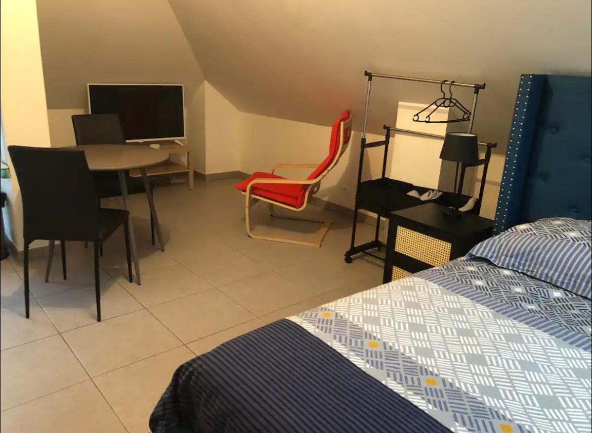 Studio A 300 M De La Gare De Mantes-La-Jolie Luaran gambar