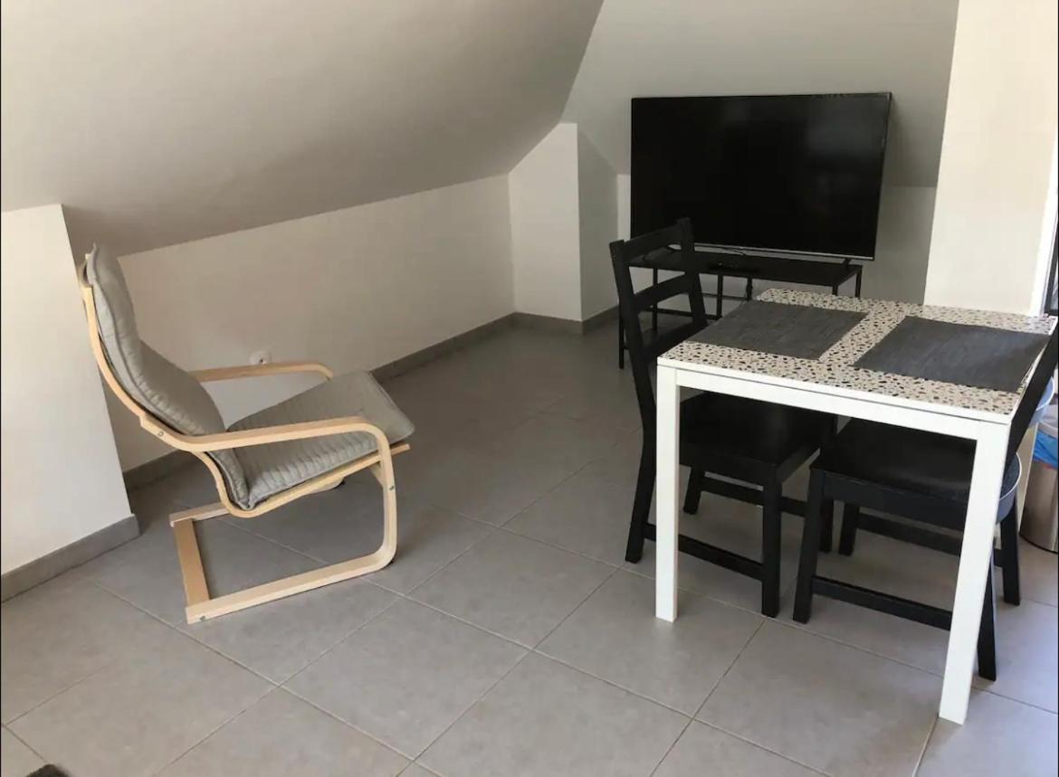 Studio A 300 M De La Gare De Mantes-La-Jolie Luaran gambar