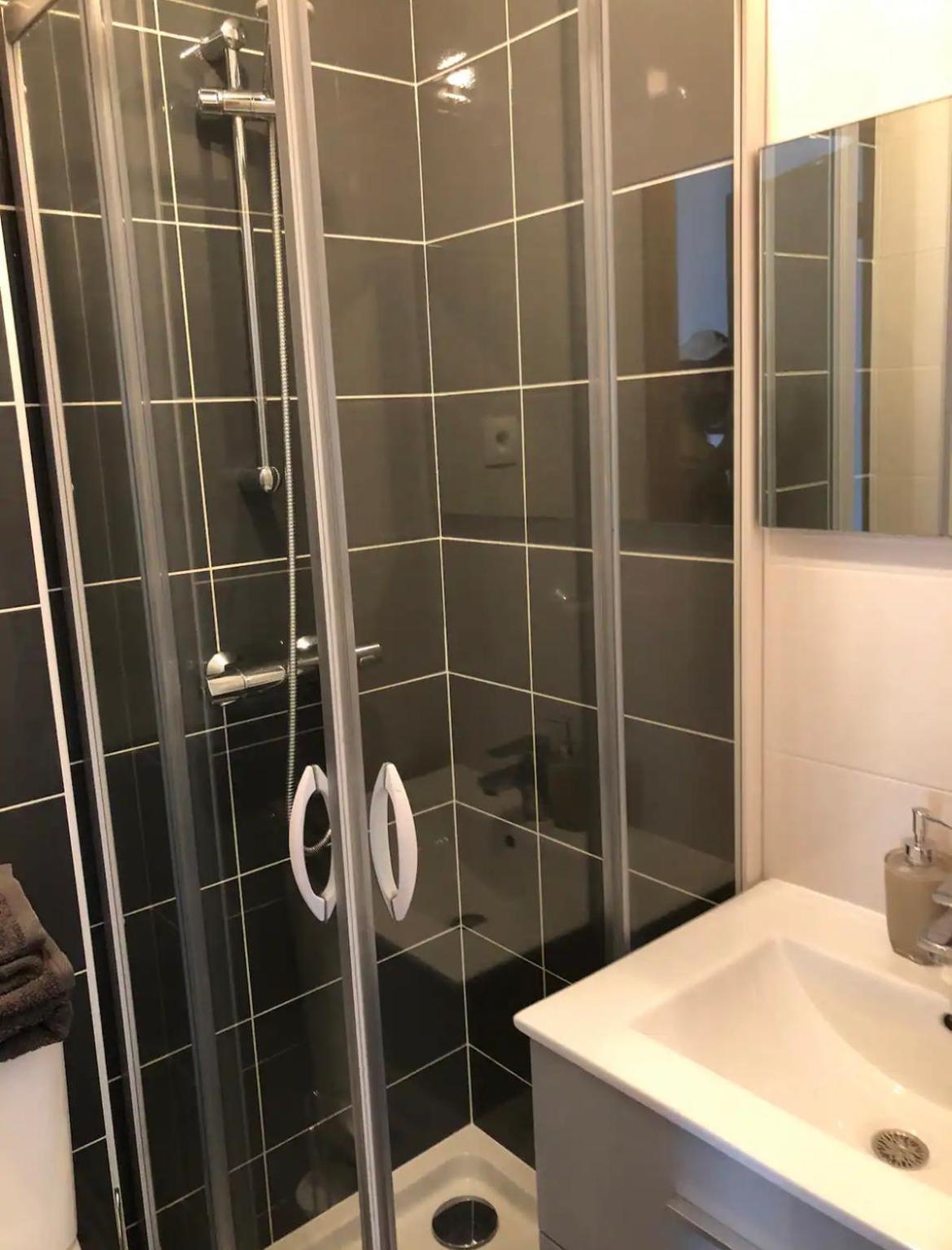 Studio A 300 M De La Gare De Mantes-La-Jolie Luaran gambar