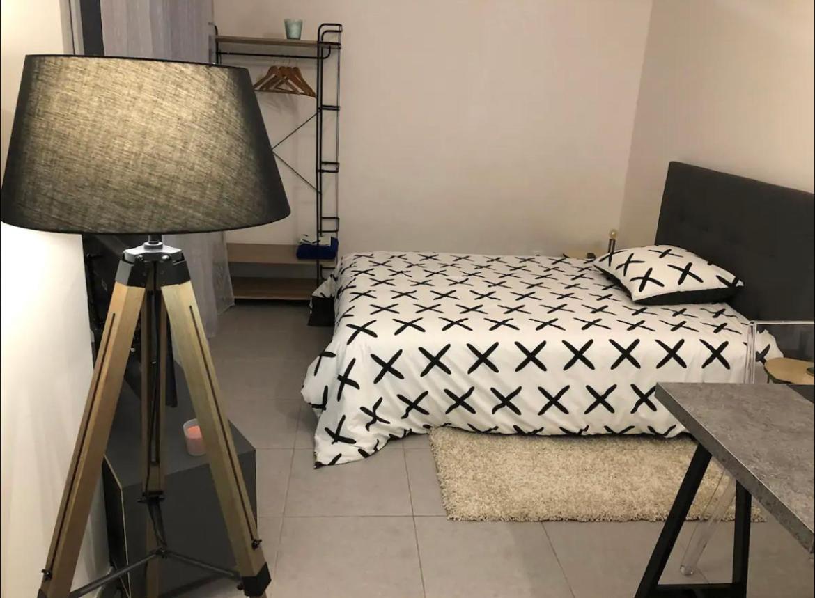 Studio A 300 M De La Gare De Mantes-La-Jolie Luaran gambar