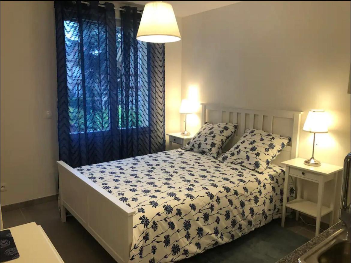 Studio A 300 M De La Gare De Mantes-La-Jolie Luaran gambar