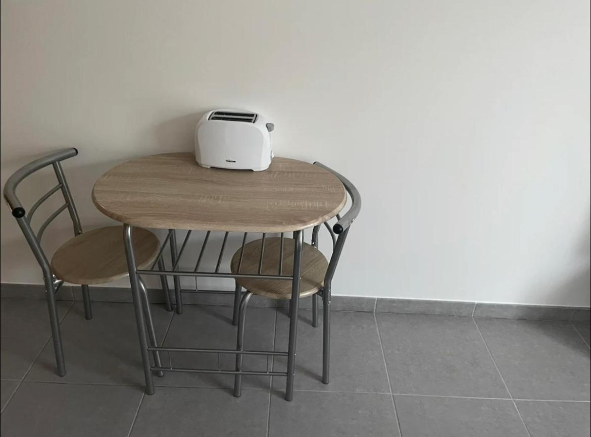 Studio A 300 M De La Gare De Mantes-La-Jolie Luaran gambar