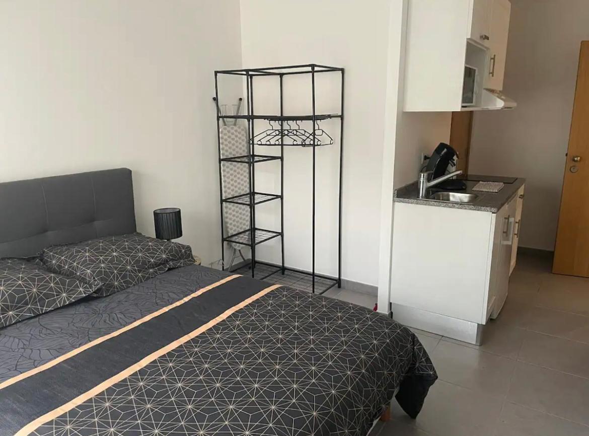 Studio A 300 M De La Gare De Mantes-La-Jolie Luaran gambar