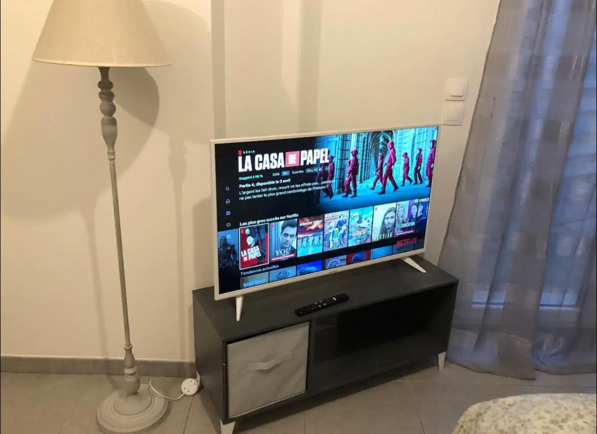Studio A 300 M De La Gare De Mantes-La-Jolie Luaran gambar